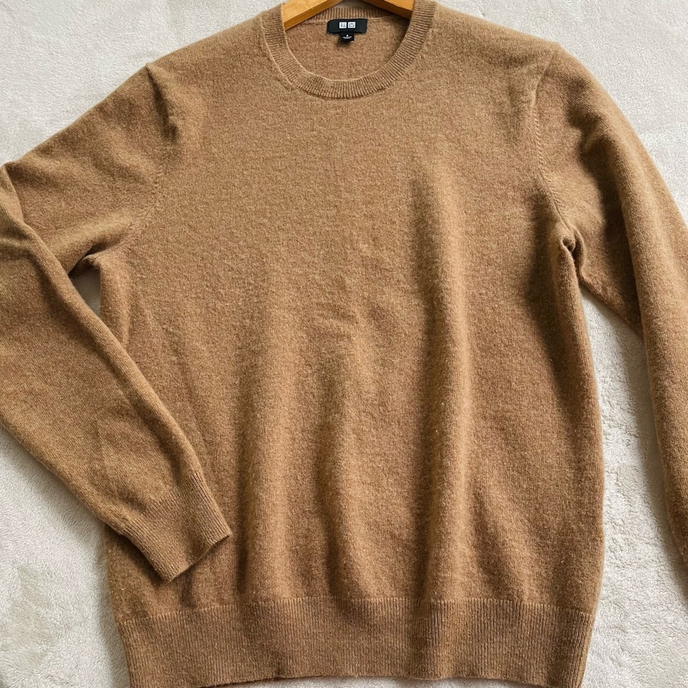 UNIQLO 100% cashmere, crew neck sweater, size S.